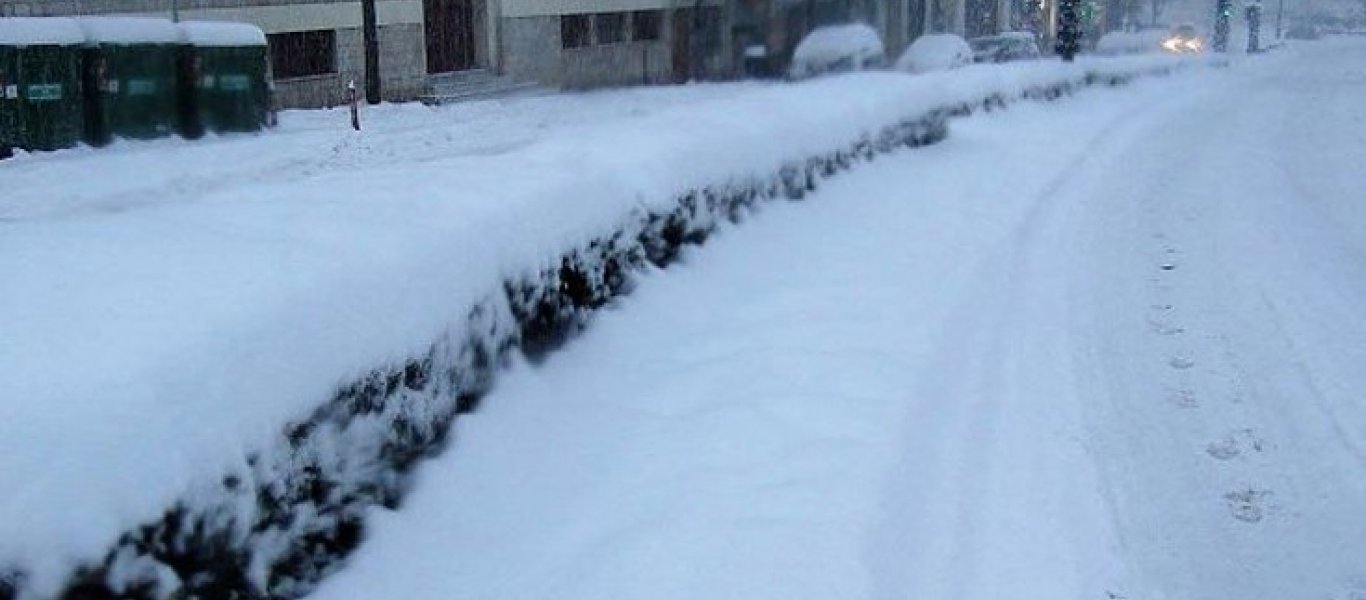 Προβλήματα στους δρόμους σε Γιάννενα και Άρτα - 30 πόντοι το χιόνι (φωτό)